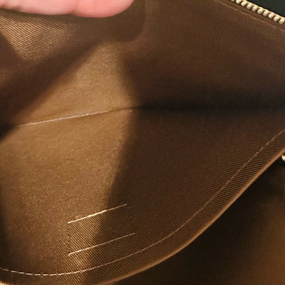 Louis Vuitton Iconic Monogram Documents/Laptop Case
💥AMAZING PRICING💥 - Picture 7 of 7